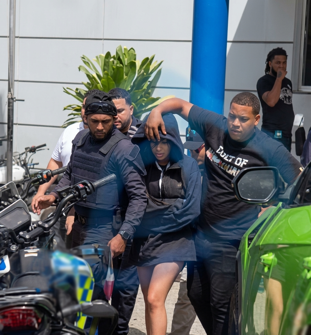 Policía detiene a Yailin La Más Viral y ocupa armas de fuego en Santo Domingo Este